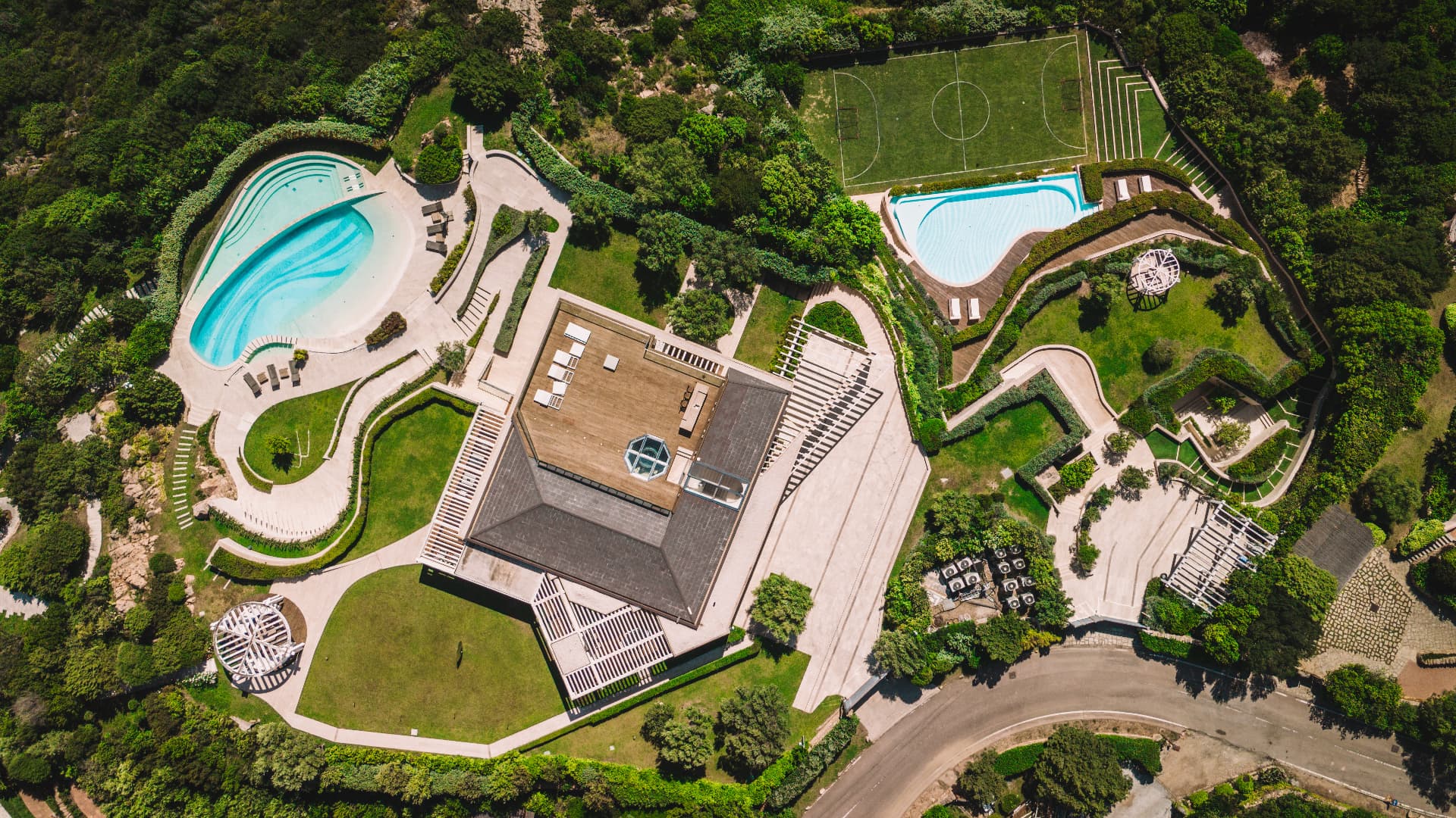 Aerial view of a Costa Smeralda residence with tennis court and gardens
